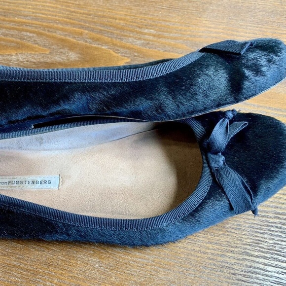 Diane Von Furstenberg calf hair Black Flats with Bow - Picture 6 of 8